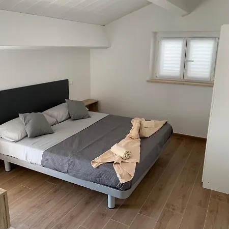 Sapore Di Mare Apartment *